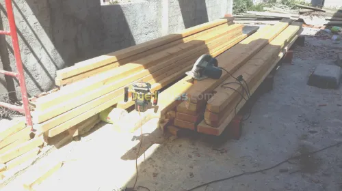 Artisan charpentier et pose du tuile 