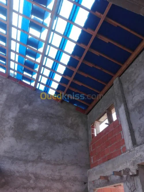 Artisan charpentier et pose du tuile 