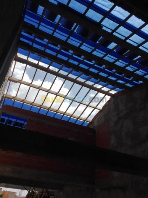 Artisan charpentier et pose du tuile 