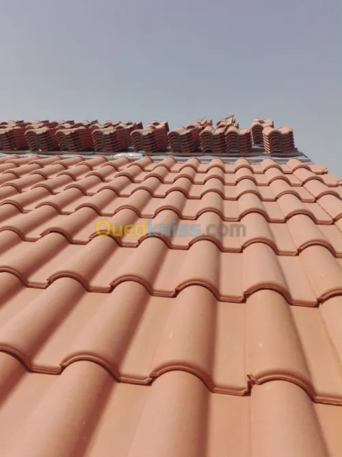 Artisan charpentier et pose du tuile 