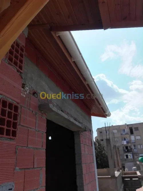 Artisan charpentier et pose du tuile 