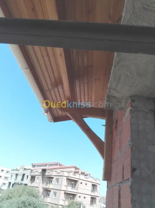 Artisan charpentier et pose du tuile 