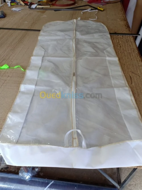 housse de vêtements