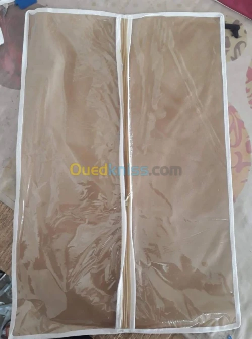 housse de vêtements