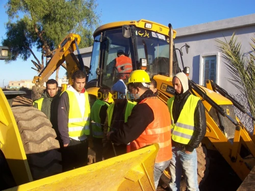 سياقة آلات الاشغال العمومية