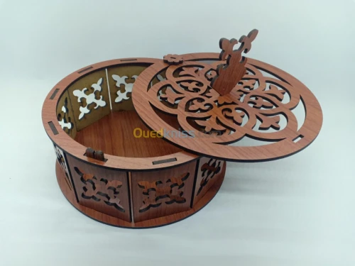 Boîte à gâteaux en bois