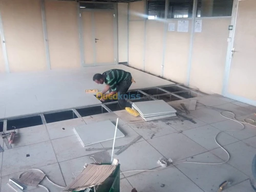 Faux plancher technique surélevé