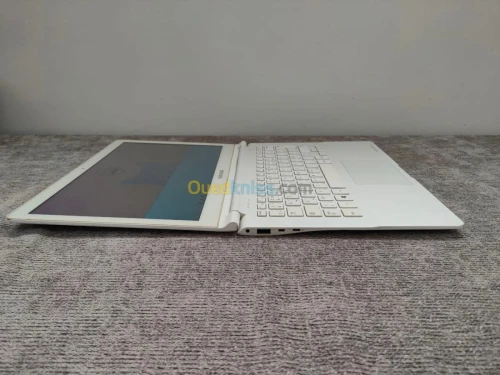 SAMSUNG ATIV Book 9 lite 