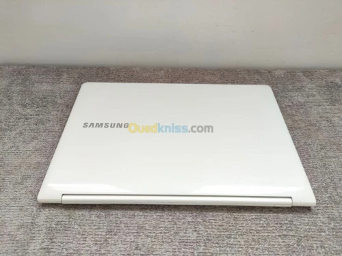SAMSUNG ATIV Book 9 lite 