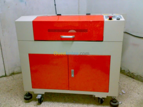machine decoupe et gravure  Laser 