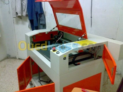 machine decoupe et gravure  Laser 