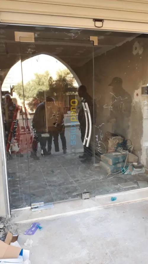 Façade en verre trempé