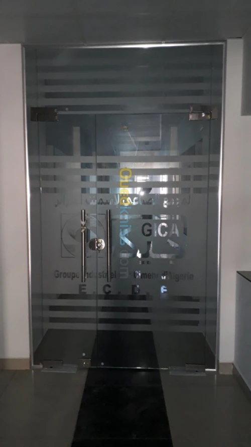 Façade en verre trempé