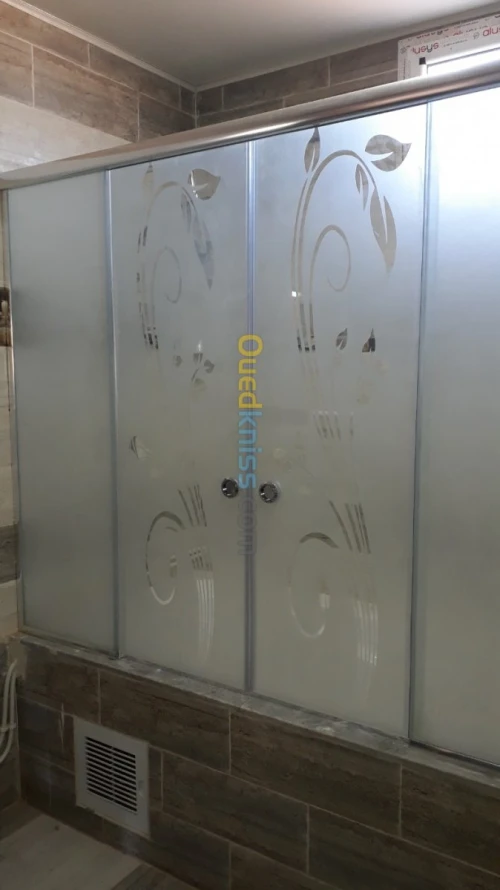 Façade en verre trempé