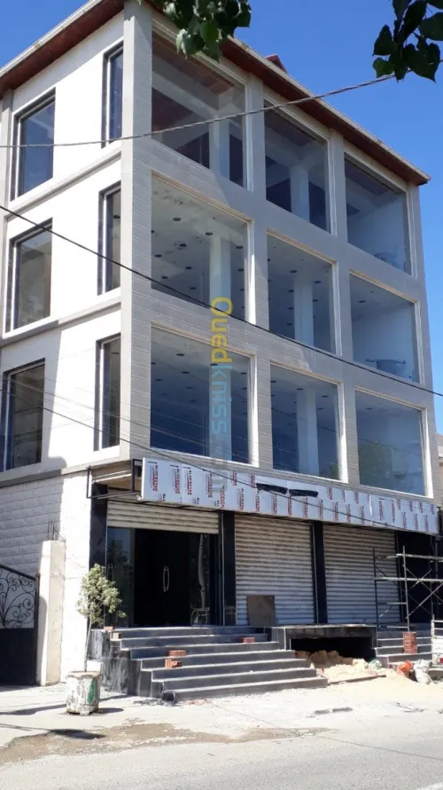 Façade en verre trempé