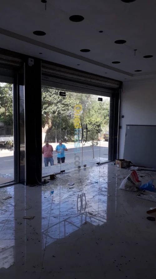 Façade en verre trempé