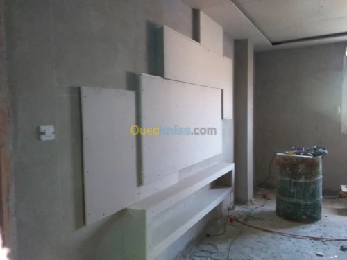 Plaques de plâtre.Peintures.Papier pai