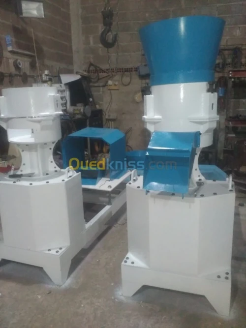 مكابس أعلاف حيوانيةو اسمدة فلاحية.... الخ