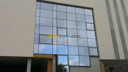 Habiallge facade en alucobande ,mur ri