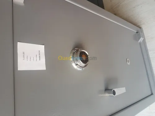 Coffre-forts, armoire blindée, bureau.