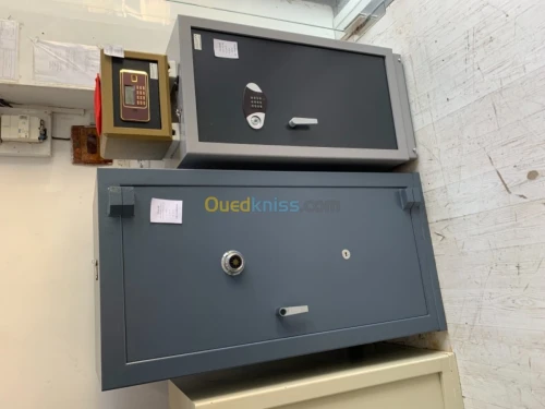 Coffre-forts, armoire blindée, bureau.