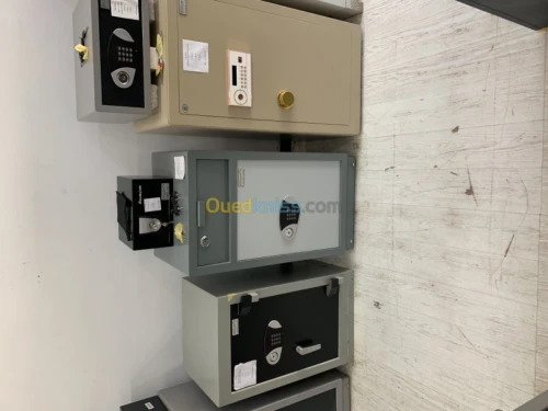 Coffre-forts, armoire blindée, bureau.