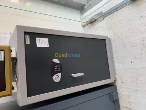 Coffre-forts, armoire blindée, bureau.