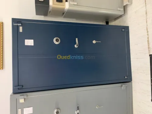 Coffre-forts, armoire blindée, bureau.