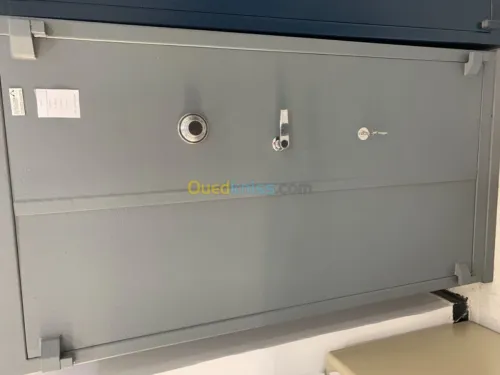 Coffre-forts, armoire blindée, bureau.