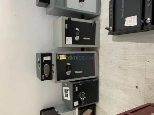 Coffre-forts, armoire blindée, bureau.