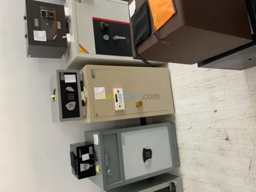 Coffre-forts, armoire blindée, bureau.