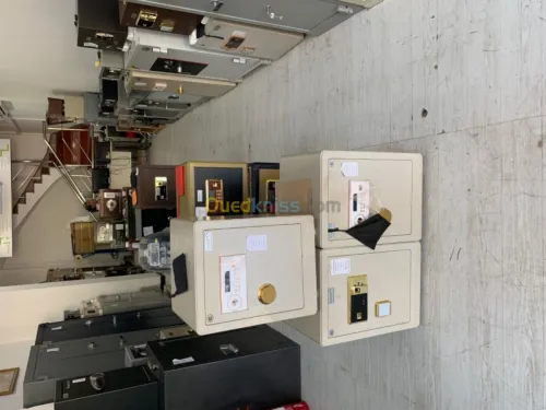 Coffre-forts, armoire blindée, bureau.