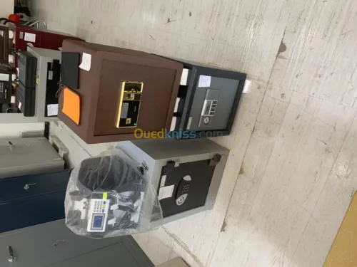 Coffre-forts, armoire blindée, bureau.