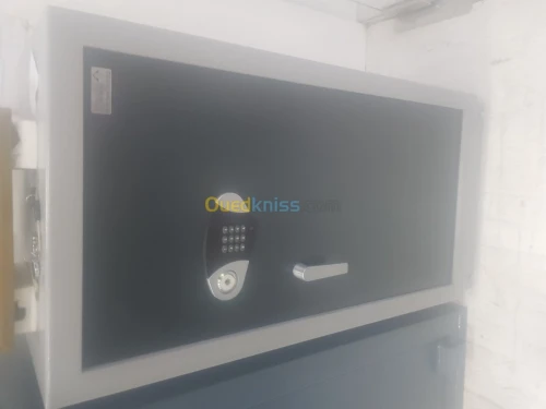 Coffre-forts, armoire blindée, bureau.