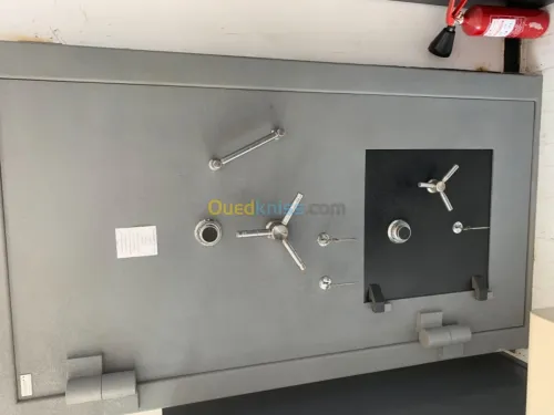 Coffre-forts, armoire blindée, bureau.