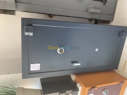 Coffre-forts, armoire blindée, bureau.