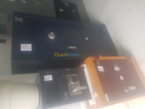 Coffre-forts, armoire blindée, bureau.