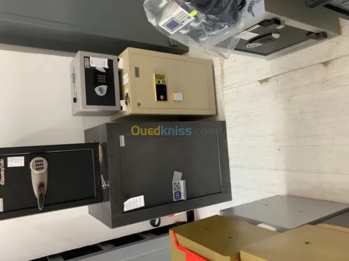 Coffre-forts, armoire blindée, bureau.