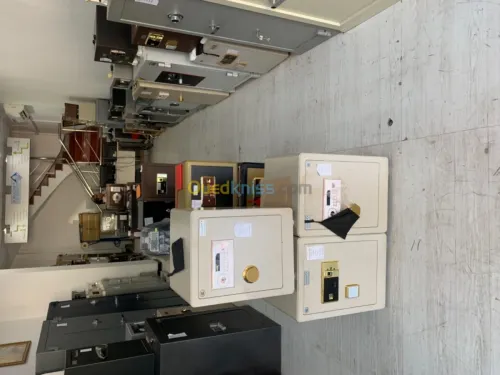 Coffre-forts, armoire blindée, bureau.