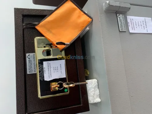 Coffre-forts, armoire blindée, bureau.