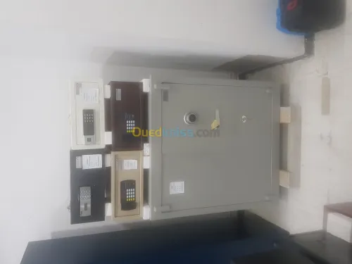 Coffre-forts, armoire blindée, bureau.