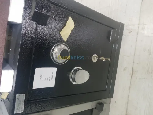 Coffre-forts, armoire blindée, bureau.