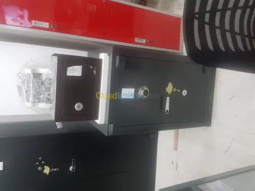 Coffre-forts, armoire blindée, bureau.