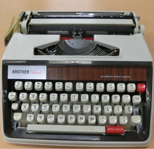 Machine à écrire vintage Brother Deluxe 1300
