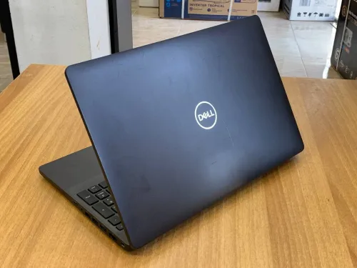 DELL LATITUDE 5500 / INTEL I5 8 EME / 8 G / 256 SSD NVME / 15.6 FHD batterie 40%
