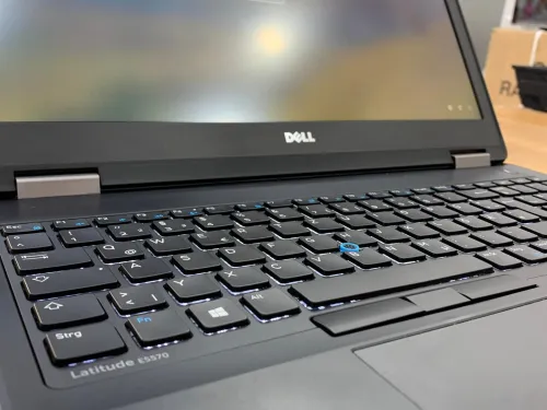 DELL LATITUDE 5580 / INTEL I5 7EME / 8G / 256 SSD NVME / 15.6 / FHD