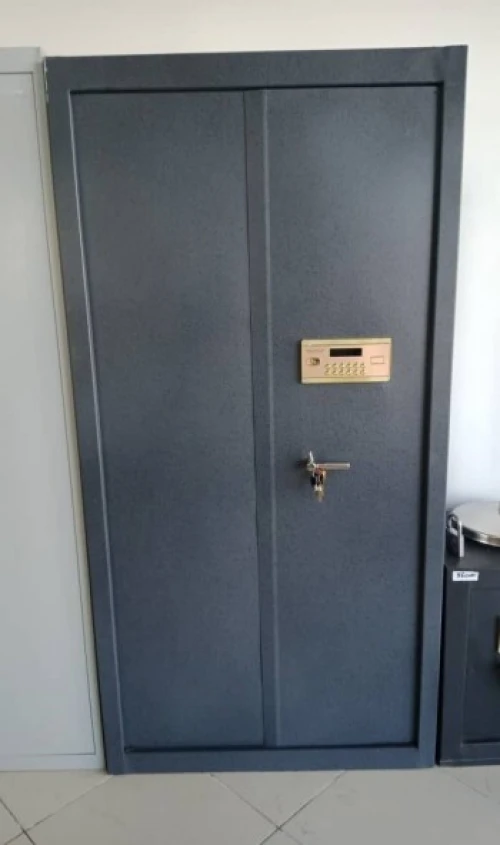 ARMOIRE BLINDE ET COFFRE FORT