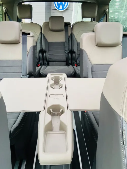 Volkswagen Multivane 2025 Full options