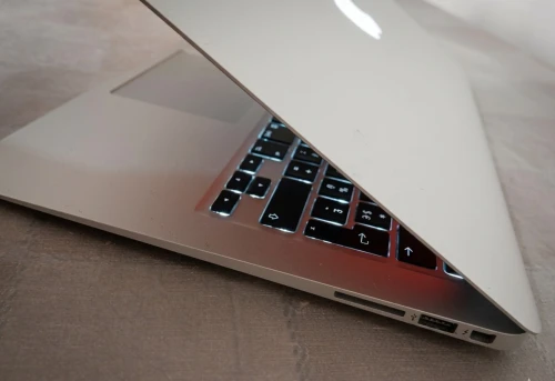 MacBook air 2015 "13"  i7 8g ram