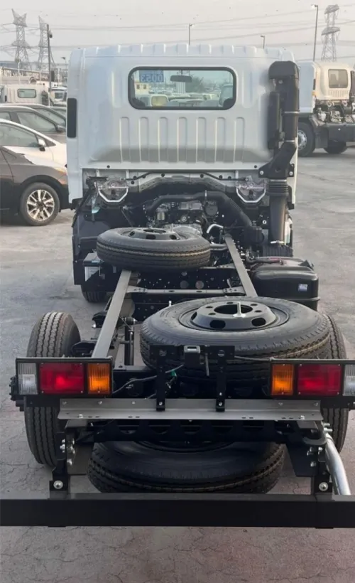 Isuzu NPR71 2025